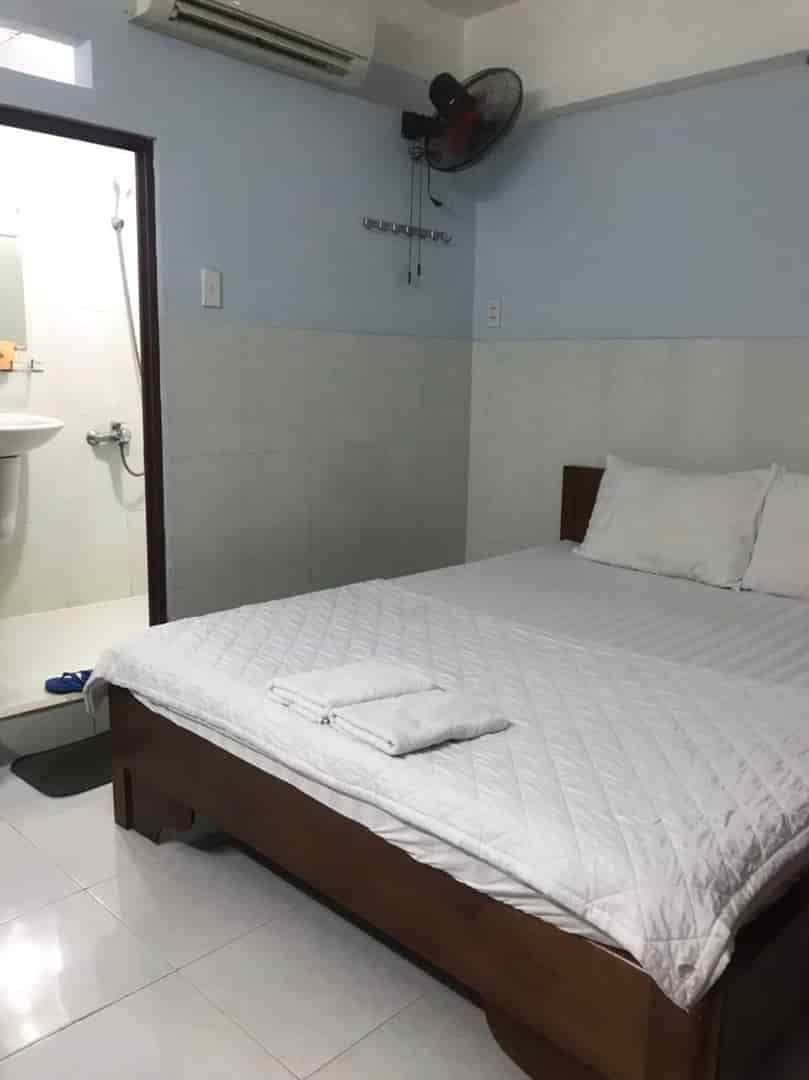 Bán khách sạn tặng giấy phép kinh doanh, HXH Nguyễn Ảnh Thủ, ngang 8m, hai sổ vuông vức hoàn công đầy đủ