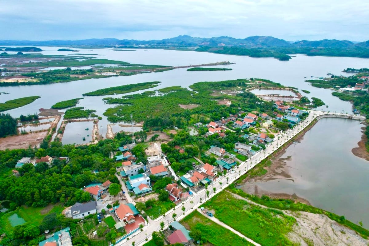 Chính chủ cần bán gấp lô đất mặt tiền Vịnh Cẩm Phả, 446m2, 190m2 thổ cư