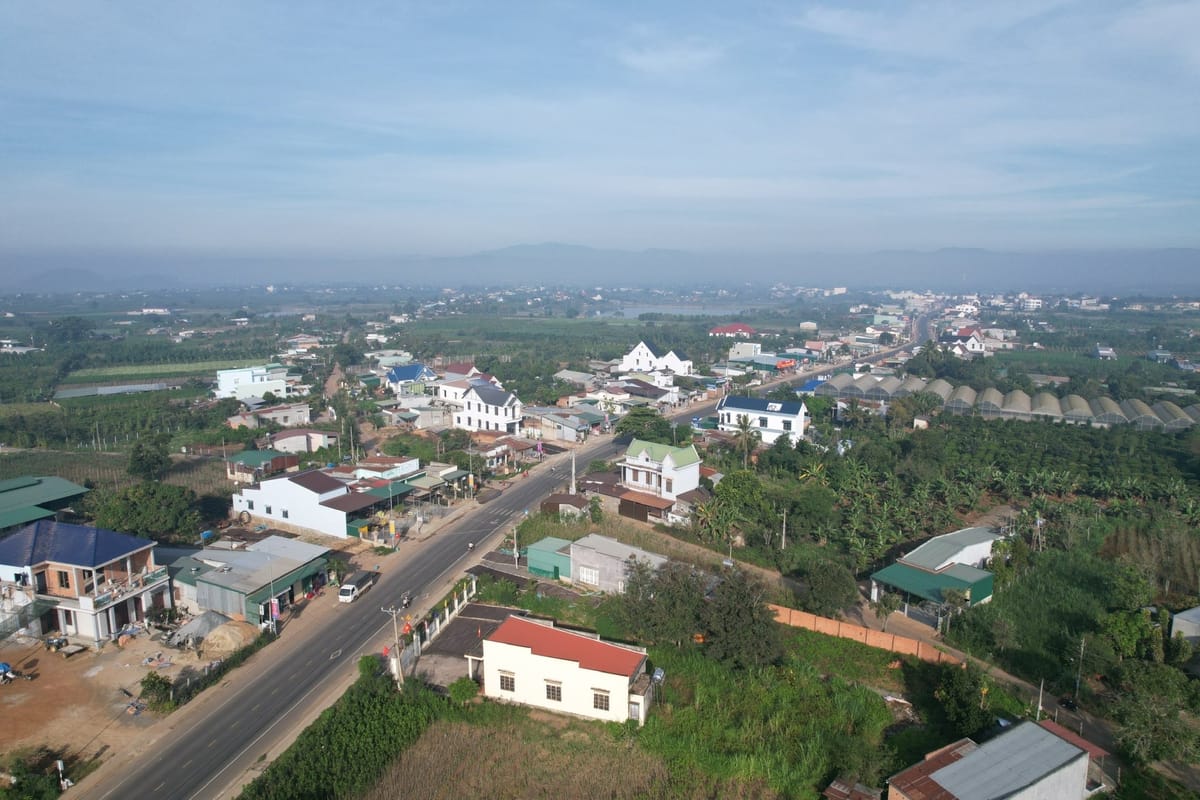 Lô 3 cần bán đất view 30000m2 giá 21 tỷ. Cách đường bê tông 1km, đc: xã Tân Hội, huyện Đức Trọng, tỉnh Lâm Đồng.