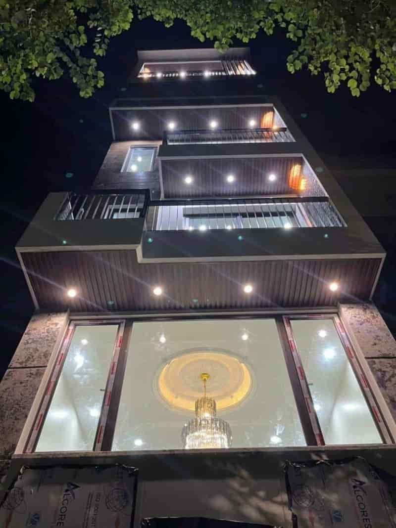Phân lô Nguyễn Văn Cừ, 7 tầng, thang máy, gara ô tô, full nội thất, view thoáng, ở đẳng cấp