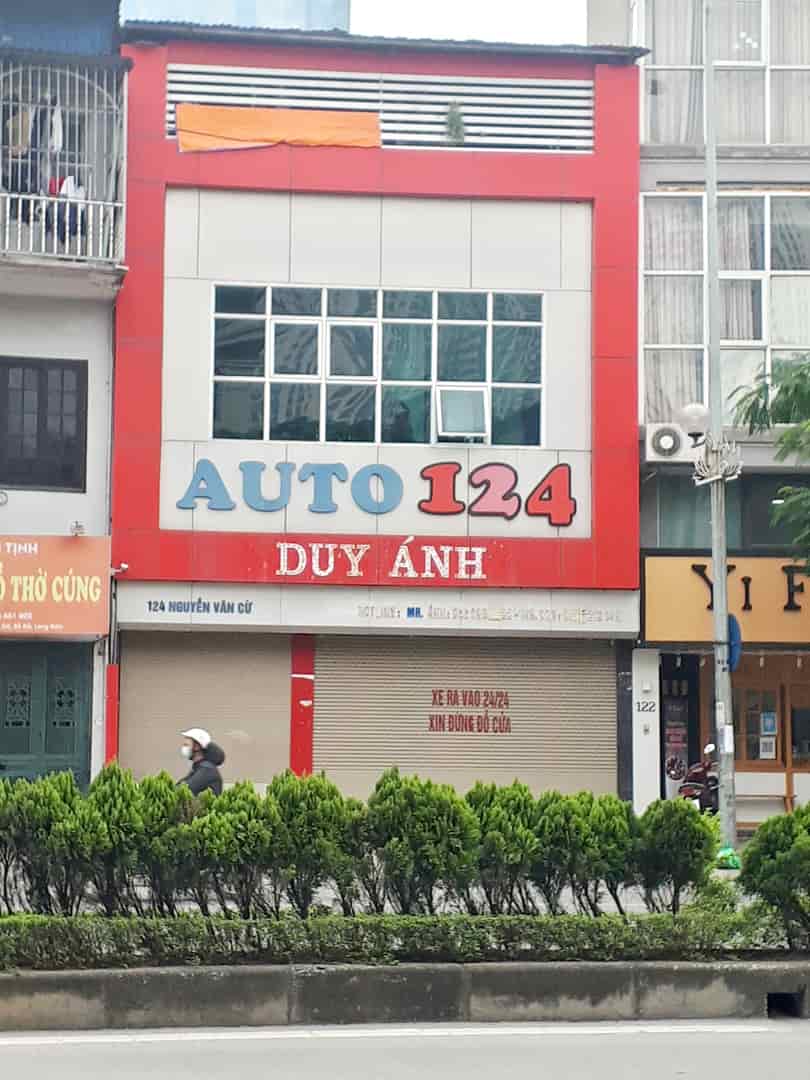 Mặt phố Nguyễn Văn Cừ, vỉa hè đá bóng, DT200m2, MT 6m