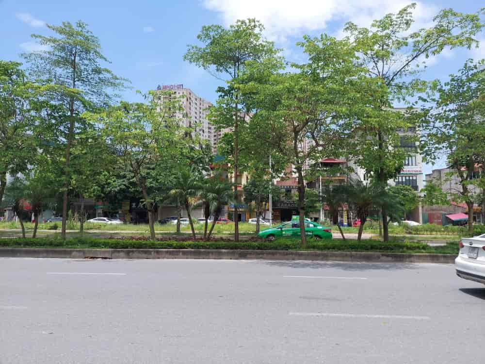Lô đất siêu hot mặt phố Cổ Linh, DT 100m2, MT 6.7m, hàng xóm Aeon Mall, đầu tư tiềm năng.