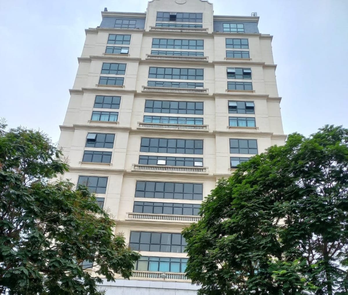 Bán tòa văn phòng mặt phố Nguyễn Văn Cừ, 1656m2 19T, MT 32m, chỉ 360 tỷ