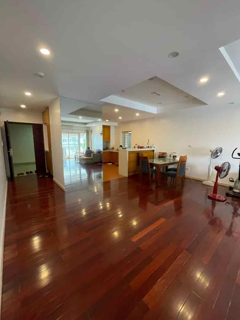 Siêu rẻ chỉ 9.3 tỷ, chung cư M5 Nguyễn Chí Thanh, Đống Đa, 150m2 3PN+2WC, SĐCC