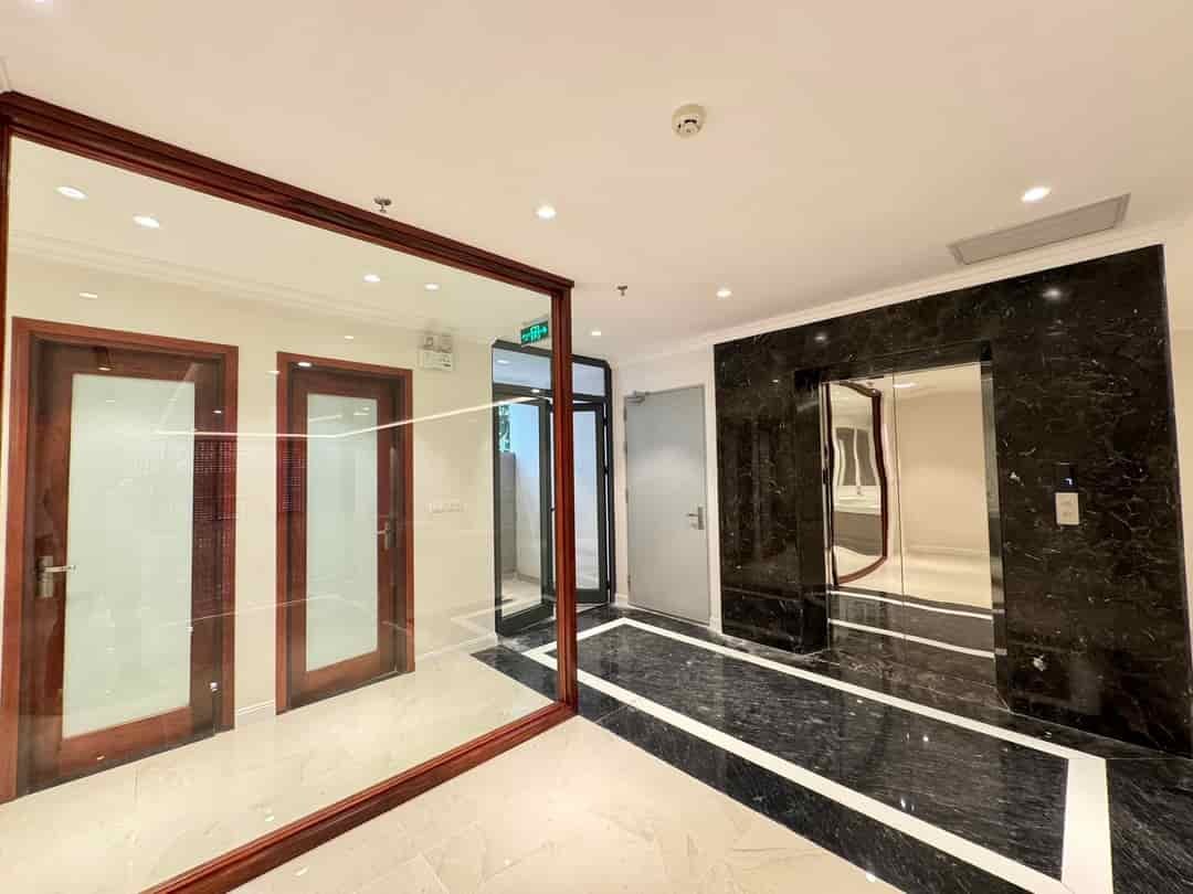 Tòa văn phòng vip mặt phố Liễu Giai, Ba Đình, 106m2, 9T, MT 8m, chỉ 115 tỷ