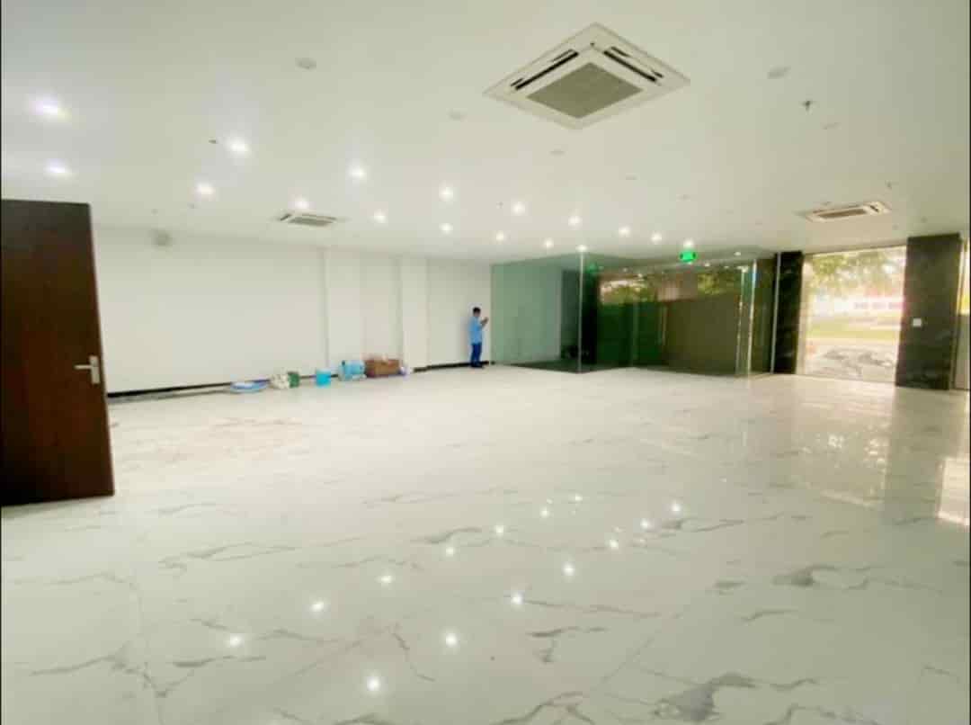 ⚜️ Mặt Phố VIP Phạm Văn Đồng, Cầu giấy 200M2 8T Thang Máy MT 11M, Chỉ 125 Tỷ ⚜️