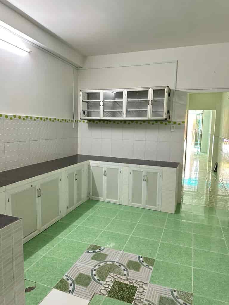 Nhỉnh 3 tỷ, 70m2, nhà 2 tầng 3pn, đang kinh doanh, QL13, HBP