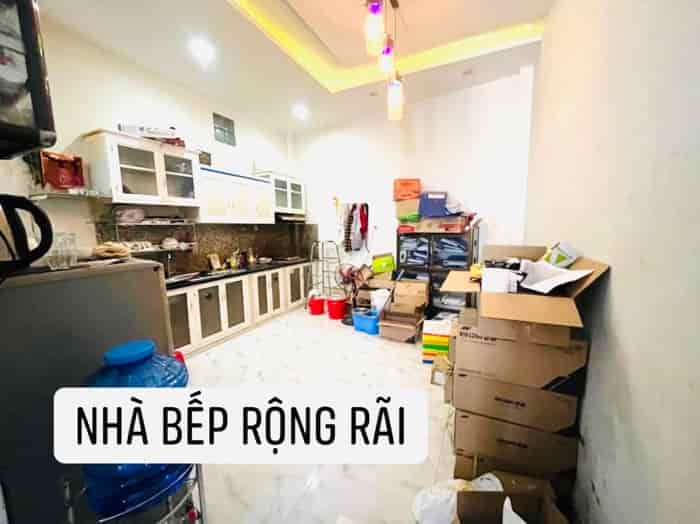 4 tỷ 3, nhà 2 tầng, hxh, kế bên Vinhomes Q9