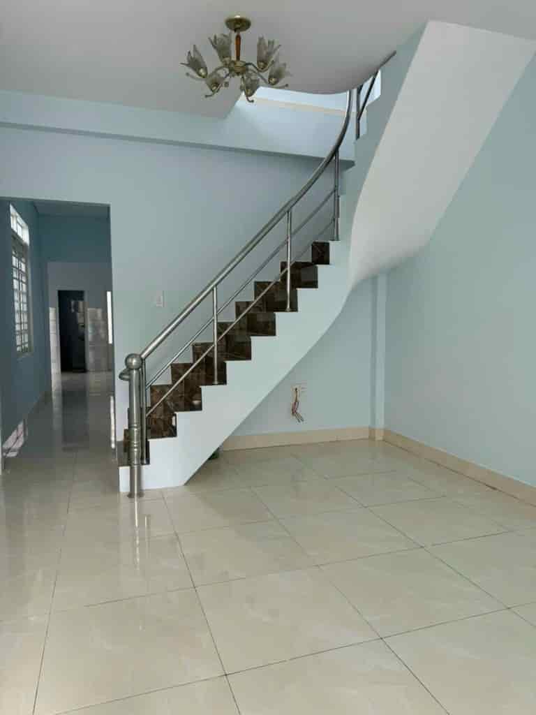 Nhà trệt lửng mới, 90m2 nhỉnh 4 tỷ, gần chợ ĐS.5 Linh Xuân TĐ