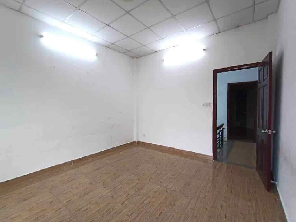 4 tỷ 950, nhà 2 tầng, cho thuê 9tr/th, hẻm 7m, Linh Đông TĐ