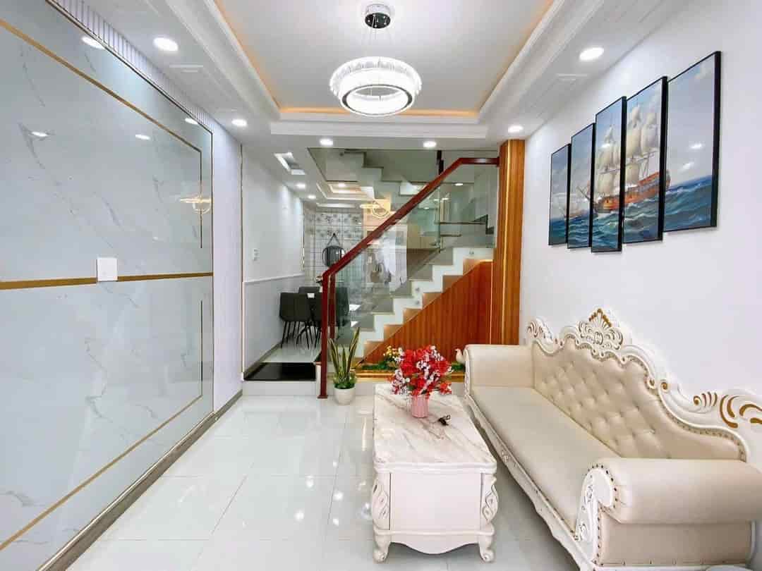 Bán nhà Dương Quảng Hàm, Gò Vấp, 40m2, giá 3 tỷ 9 mới đẹp ở ngay