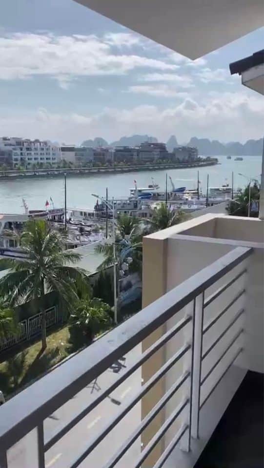 Chính chủ bán căn nhà Phố 4 tầng mặt biển cảng tàu du lịch Tuần Châu, Hạ Long.