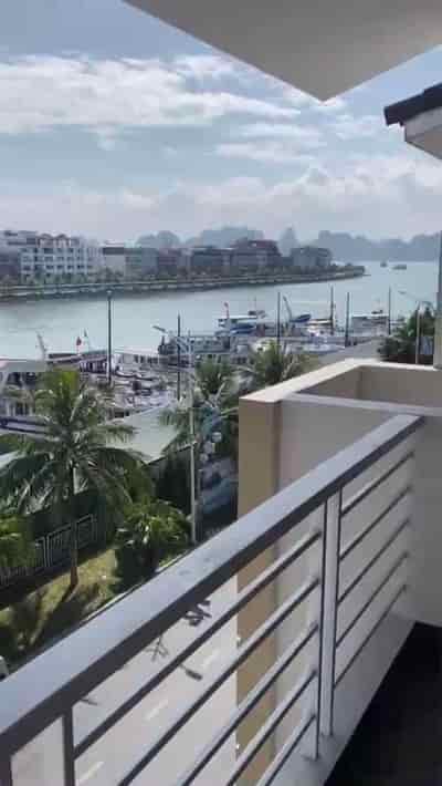 Chính chủ bán căn nhà Phố 4 tầng mặt biển cảng tàu du lịch Tuần Châu, Hạ Long.
