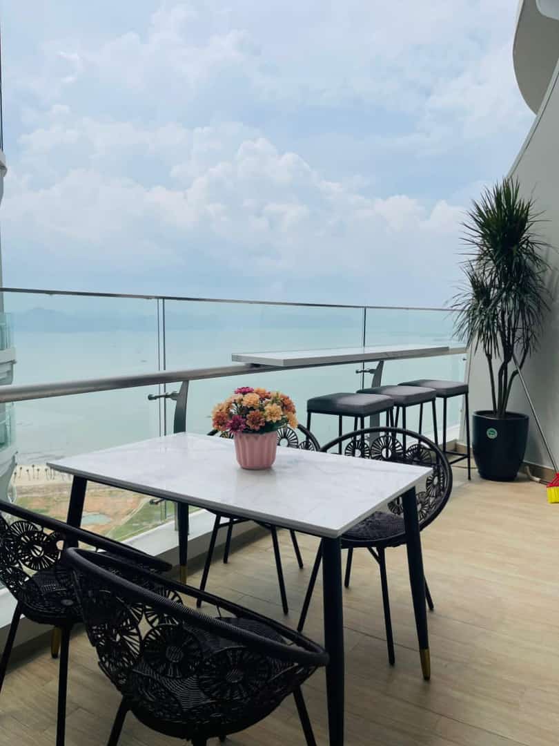 Chính chủ cần bán căn hộ 2 tầng 106m2 view biển trung tâm du lịch Bãi Cháy, Hạ Long