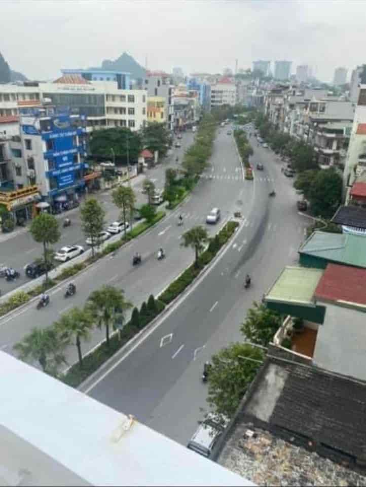 Chính chủ bán nhà 3.5 tầng mặt đường chính Nguyễn Văn Cừ, Hồng Hải cột 2, Hạ Long kinh doanh sầm uất