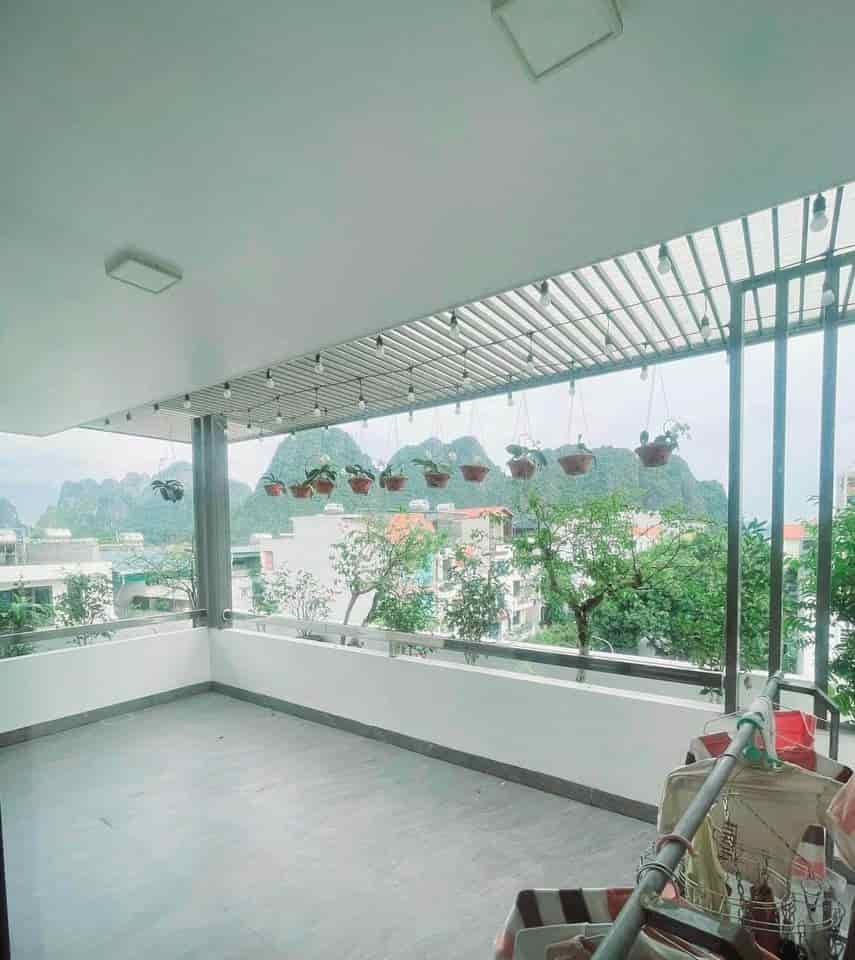Chính chủ bán căn biệt thự 5,5 tầng nằm gần bãi tắm bao biển cột 8, Tp. Hạ Long