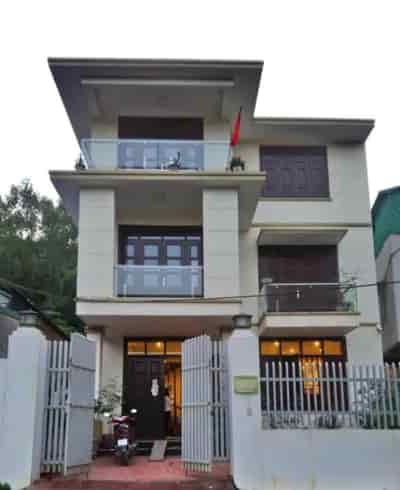 Chính chủ gia đình cần bán căn nhà 3 tầng tại Cái Lân, khu 10 Bãi Cháy, Hạ Long