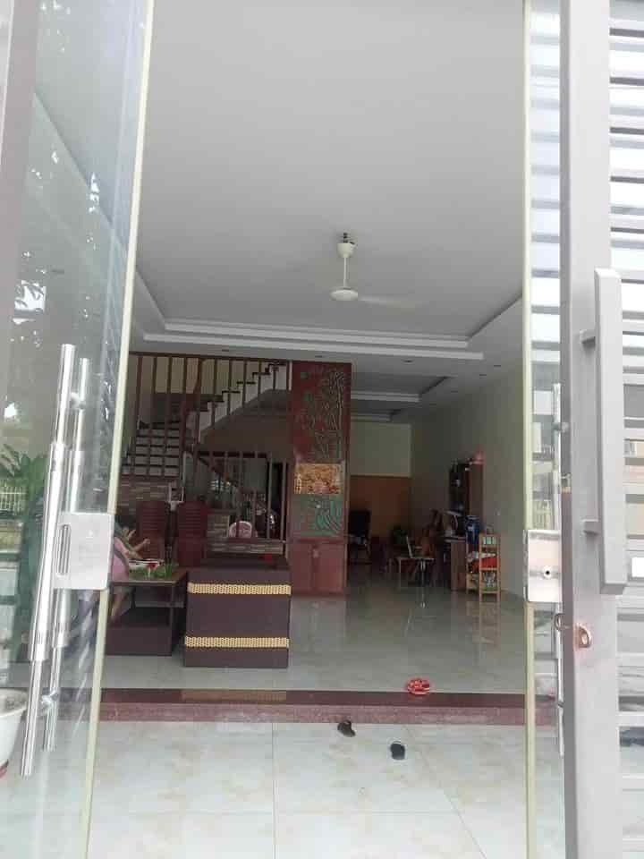 Chính chủ bán nhà 3 tầng 90m2 mặt đường tại kđt Cao xanh, Hà Khánh A, Hạ Long.