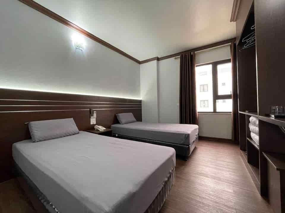 Cần bán khách sạn 2 mặt tiền 30 phòng phường hùng thắng tp Hạ Long Quảng Ninh