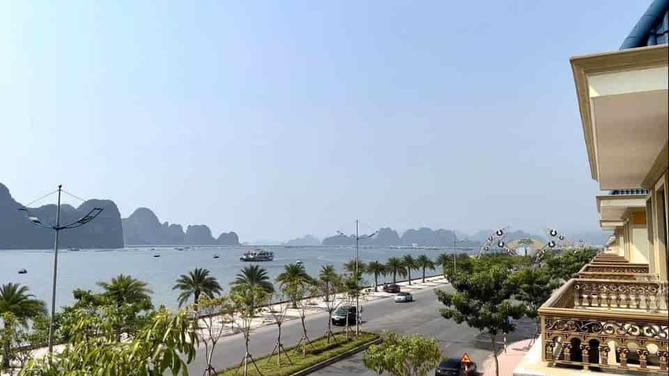 Chính chủ cần bán căn biệt thự 3.5 tầng 400m2 mặt đường bao biển Cẩm Phả, Hạ Long, giá siêu tốt