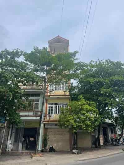 Chính chủ bán nhà 5 tầng 40m2 mặt đường trung tâm Hà Khẩu, Hạ Long