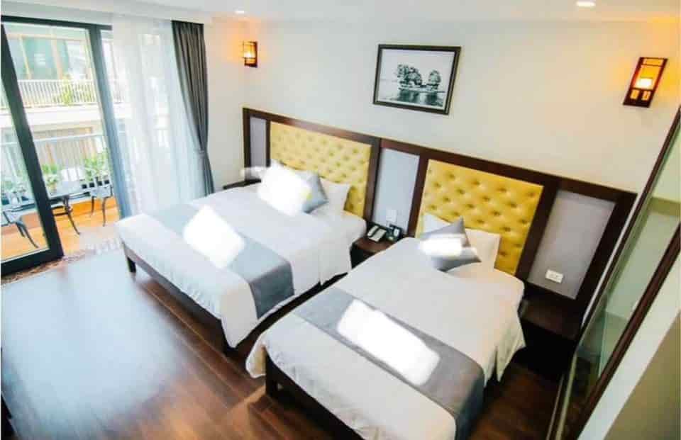 Bán khách sạn KĐT MonBay 5 tầng 270m2 trung tâm du lịch Hạ Long, gần Quảng trường, Cung Cá Heo.
