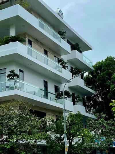 Bán căn biệt thự 5.5 tầng, 144m2, lô góc đẹp nằm cạnh bãi tắm bao biển cột 8, Tp.Hạ Long