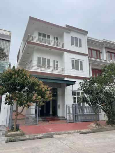 Chính chủ bán nhà 3 tầng khu biệt thự sân vườn Cái Dăm, Bãi Cháy, Hạ Long