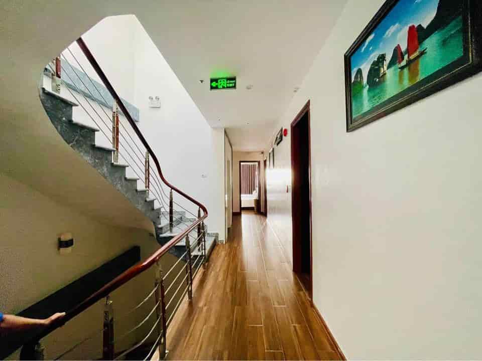 Bán Khách sạn 6 tầng 25p 176m2 View Vịnh Hạ Long, trung tâm du lịch cách Bãi tắm Bãi Cháy chỉ 300m