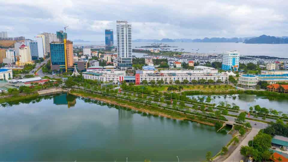 Liền kề 4 tầng view hồ KĐT Marine Plaza Hạ Long, mặt đường Hoàng Quốc Việt và chợ đêm Hùng Thắng, Bãi Cháy.