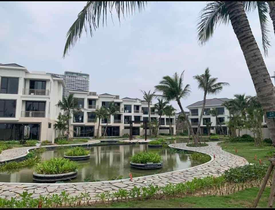 Chính chủ bán biệt thự 211m2 mặt biển một bước chạm cát Bãi tắm tại Grand Bay Hạ Long Villas