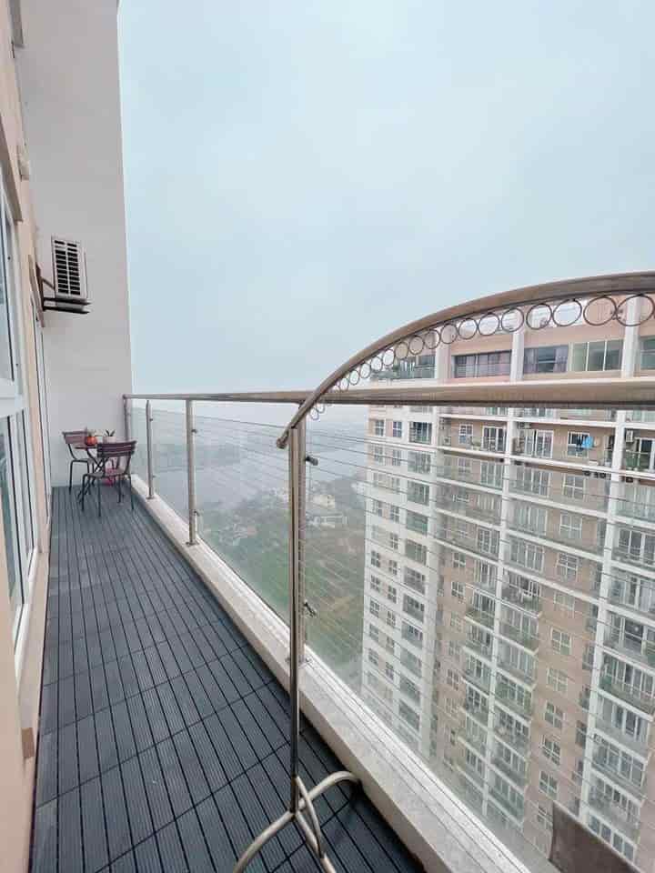 Do chuyển định cư không sử dụng nên cần bán căn hộ 2PN 76m2 view vịnh trung tâm Bãi Cháy, Hạ Long