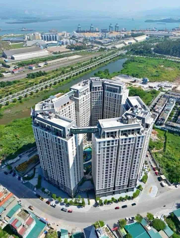 Do chuyển định cư không sử dụng nên cần bán căn hộ 1pn, 47m2, view vịnh trung tâm Bãi Cháy, Hạ Long.
