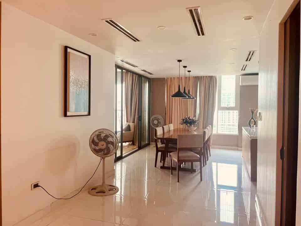 Chính chủ cần bán căn penthouse 2 tầng 240m2 view biển mặt đường trung tâm du lịch Bãi Cháy Hạ Long