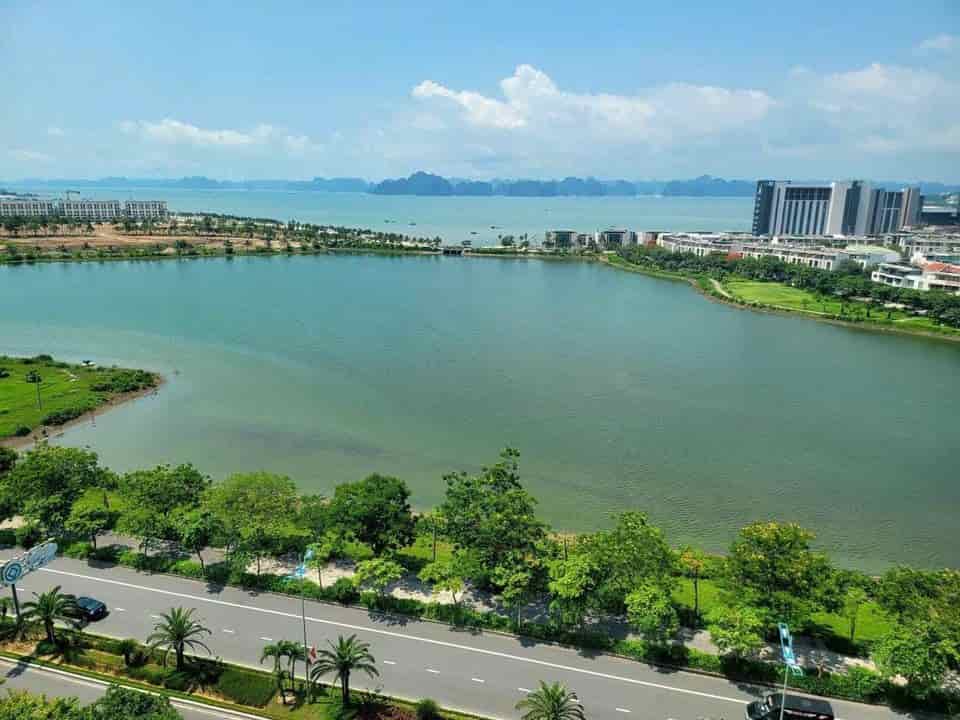 Do chuyển định cư không sử dụng nên cần bán căn hộ 3PN, 96m2, view biển trung tâm Bãi Cháy, Hạ Long