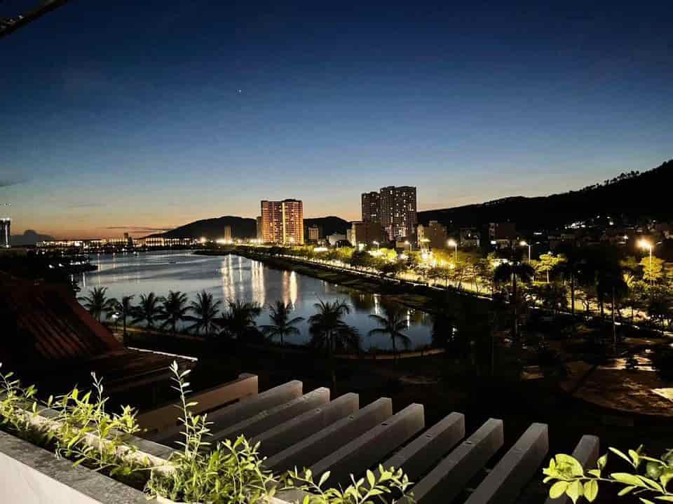 Chính chủ cần bán căn liền kề 4 tầng View Hồ KĐT Marine Plaza Hạ Long