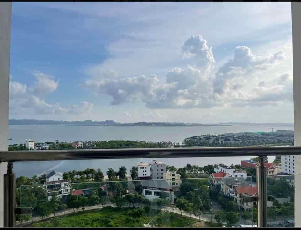 Bán căn chung cư 2PN 68m2 view chính biển toà Newlife mặt đường Hoàng Quốc Việt, trung tâm Bãi Cháy, Hạ Long