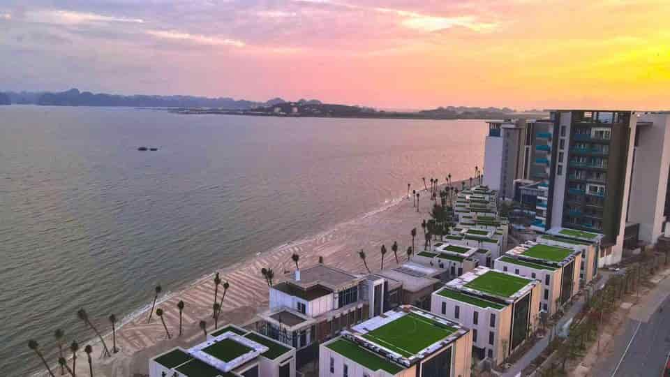 Bán căn biệt thự nghỉ dưỡng mặt biển dự án Intercontinental Residences Halong Bay.