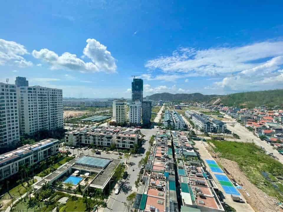 Chính chủ bán căn 2PN 65m2 view biển chung cư Greenbay Bim 30 tầng, trung tâm Hùng Thắng, Hạ Long