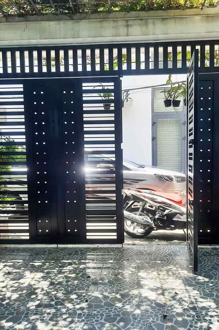 Bán nhà Thạnh Lộc, 100m2, ngang 4.5m, 4 tầng btct, 7 chỗ ngủ nhà, gần Cao đẳng Điện Lực quận 12