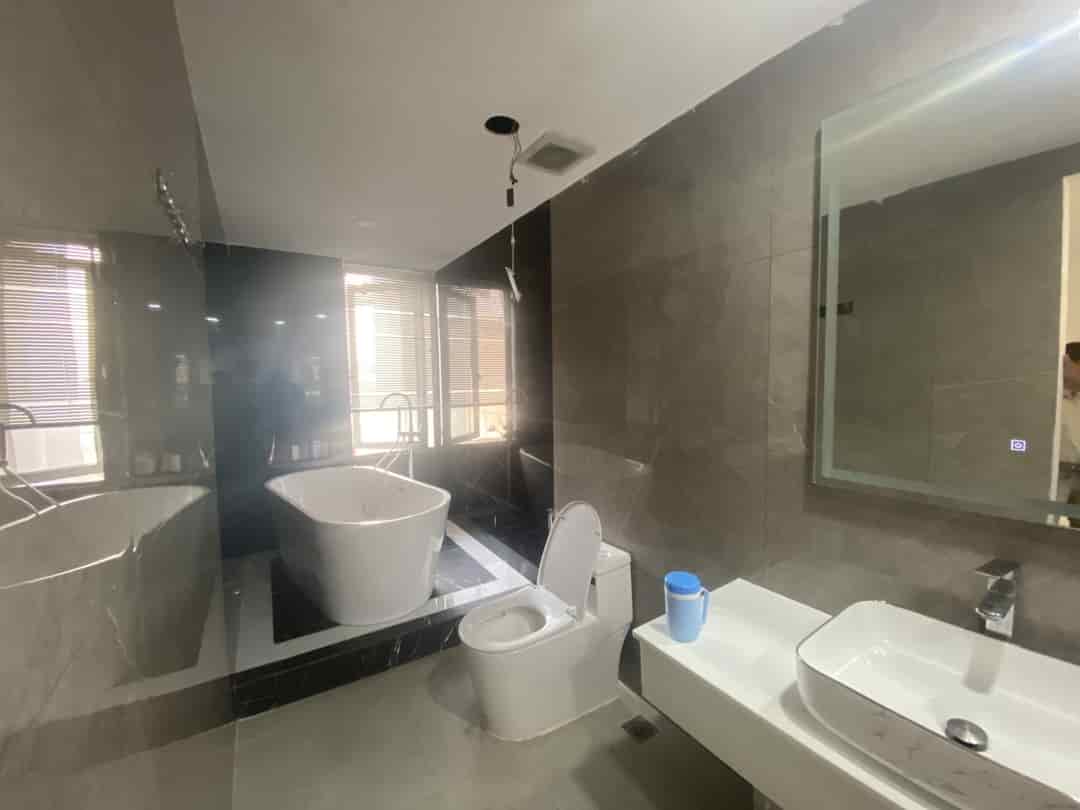 Căn villa siêu phẩm đường Quang Trung Quận 9, cách ngã Tư Thủ Đức Chỉ 100m, DT 110m2 nhà 3 tầng