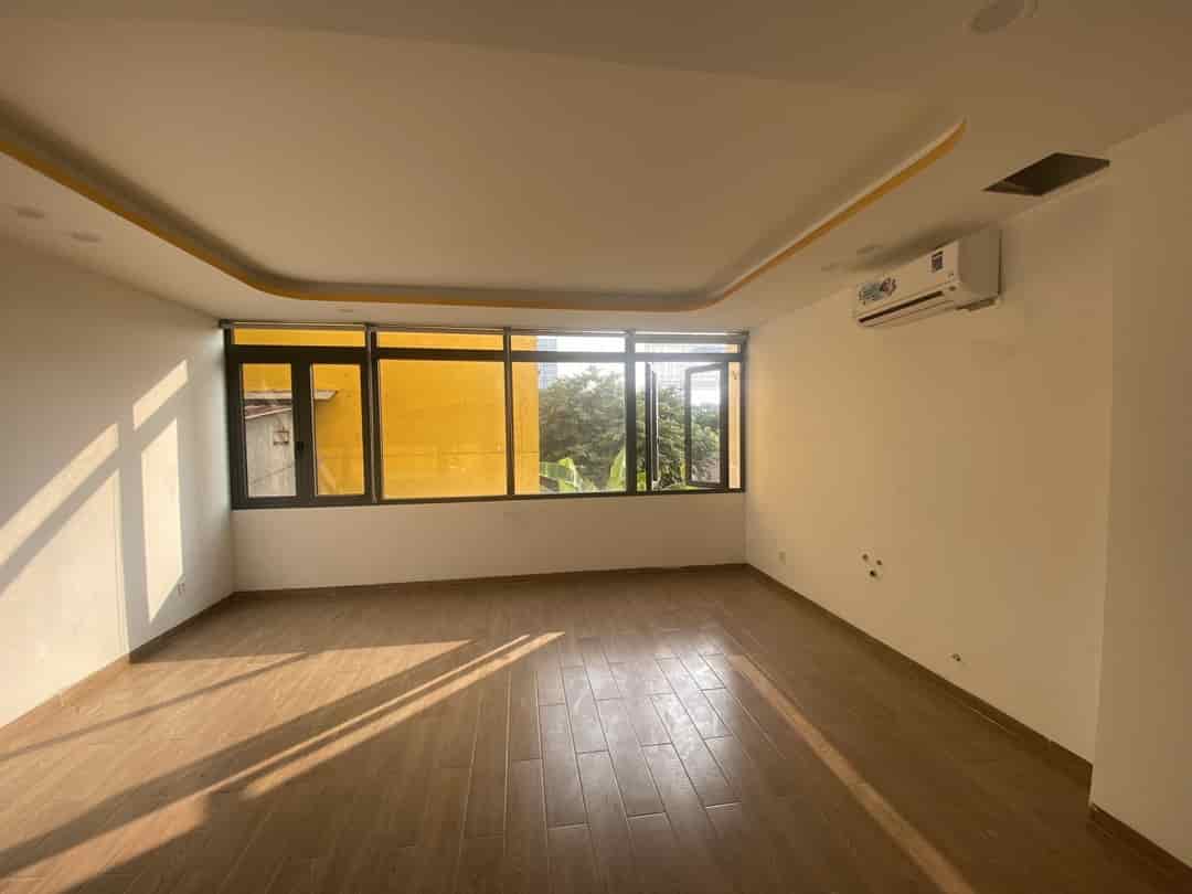 Căn villa siêu phẩm đường Quang Trung Quận 9, cách ngã Tư Thủ Đức Chỉ 100m, DT 110m2 nhà 3 tầng