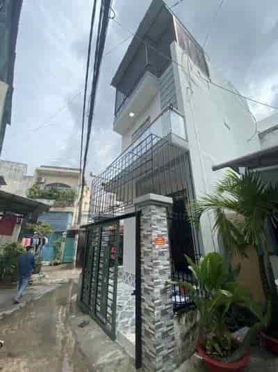 Bán nhà Lê Quang Định, Gò Vấp 45m2, 3 tầng đúc mới căn góc giá 3 tỷ 75