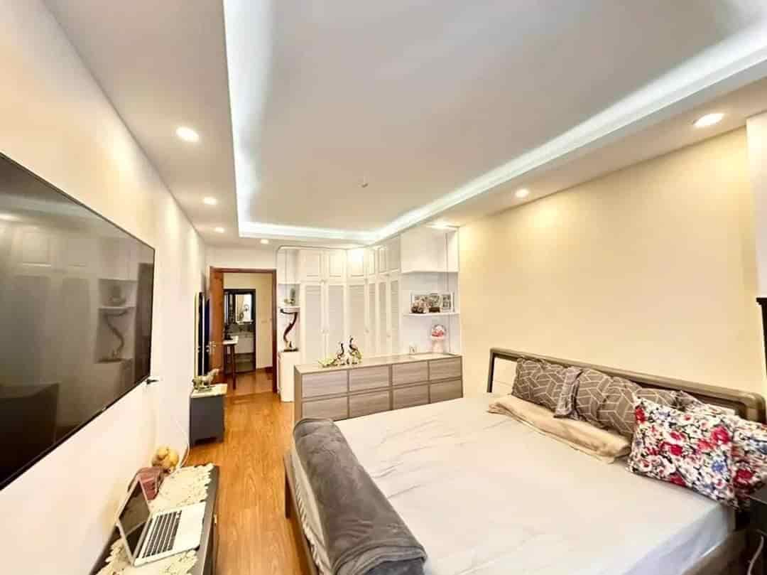 Bán nhà đẹp 30m2, 5 tầng, 4.5 tỷ, cạnh Hồ Tây mặt ngõ sát phố Trích Sài, Tây Hồ