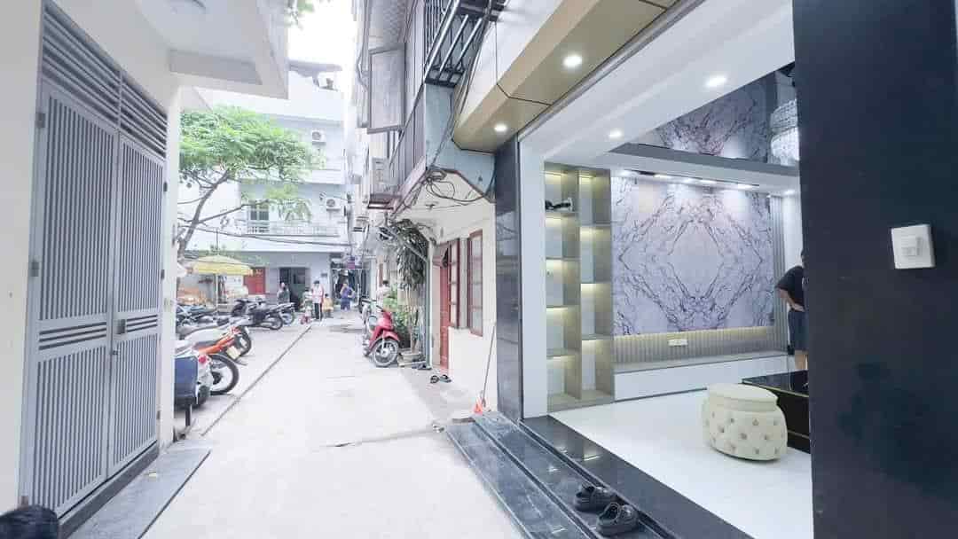 Bán nhà đẹp nhỉnh 5 tỷ ngõ ô tô phố Văn Cao 30m2 5 tầng Ba Đình