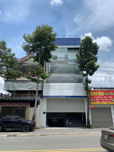 Ngộp bank cần bán nhà 4 lầu 1 tầng hầm, mặt tiền Lê Hồng Phong