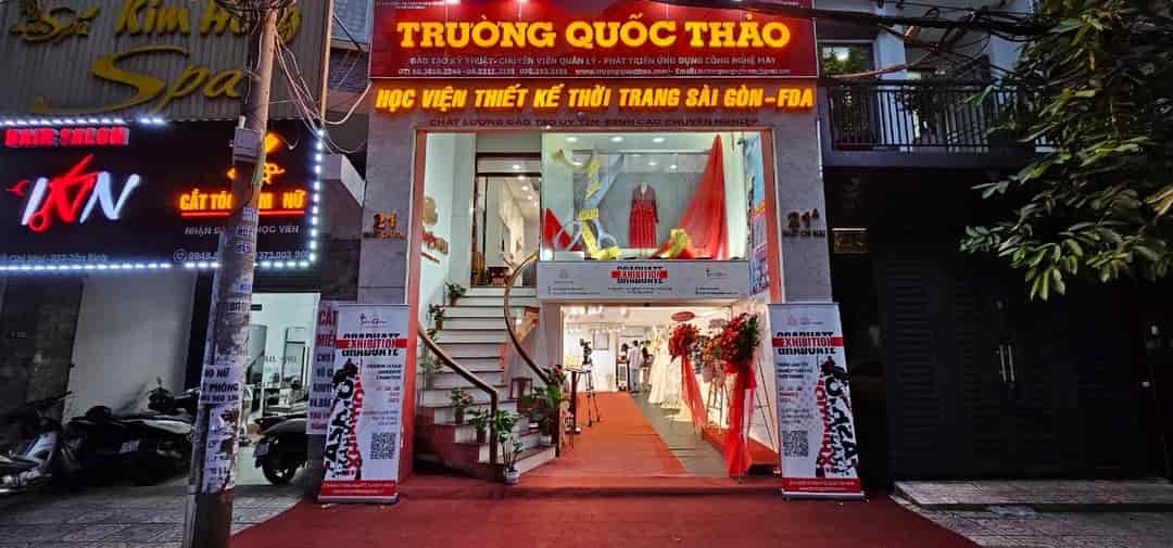 Cần bán tòa nhà văn phòng cao cấp ốp kính mặt tiền đường khu nhà ga T3, Q. Tân Bình, TP Hồ Chí Minh