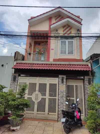 Nhà đẹp, giá tốt, chính chủ bán nhà vị trí đẹp tại phường Tân Tạo A, quận Bình Tân, HCM