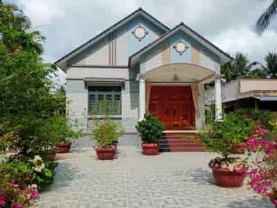 Chính chủ cần bán nhanh căn nhà đẹp tại xã Châu Hưng, Bình Đại, Bến Tre