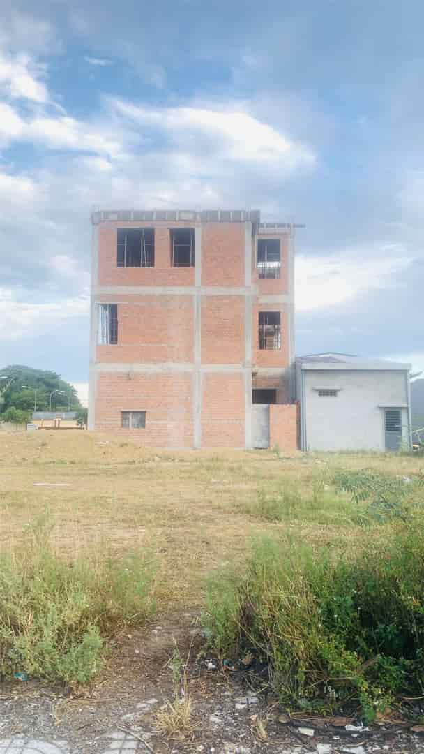 Chính chủ cần bán gấp lô đất đối diện trường đh Phạm Văn Đồng, trung tâm TP Quảng Ngãi